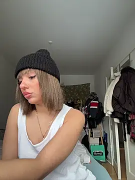 Snapshot of SilkyMira chatting on January 2026 12:23:02 PM SilkyMira online show from January 2026 12:23:02 PM