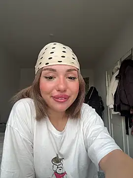 Snapshot of SilkyMira chatting on January 2026 09:35:02 AM SilkyMira online show from January 2026 09:35:02 AM