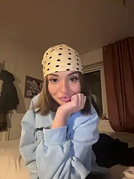 Snapshot of SilkyMira chatting on January 2026 05:28:02 PM SilkyMira online show from January 2026 05:28:02 PM