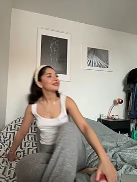 Snapshot of SilkyMira chatting on February 2026 11:32:01 AM SilkyMira online show from February 2026 11:32:01 AM