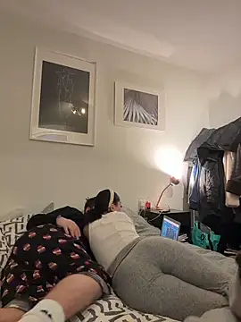 Snapshot of SilkyMira chatting on February 2026 04:18:02 PM SilkyMira online show from February 2026 04:18:02 PM