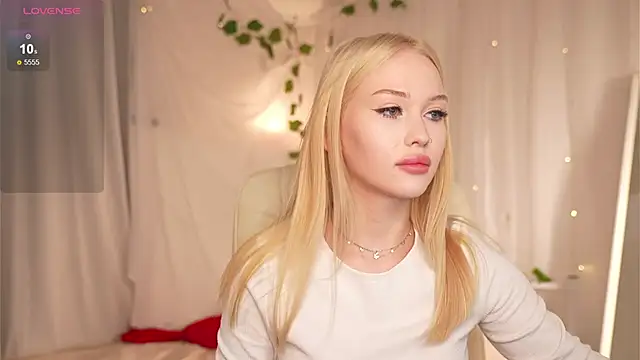 Snapshot of party_4_u chatting on December 2025 02:01:02 PM party 4 u online show from December 2025 02:01:02 PM