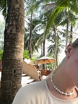 SunnyShiney online show from February 2026 10:06:02 AM