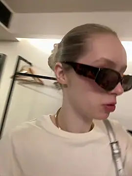 SunnyShiney online show from February 2026 12:47:02 PM