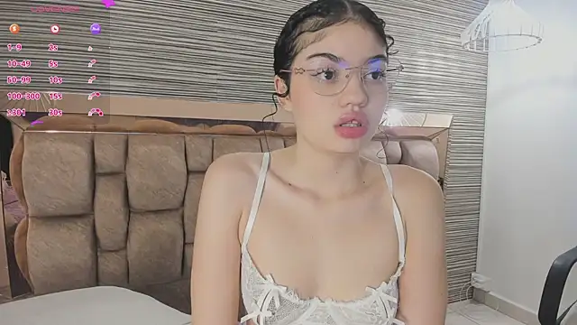 Snapshot of chloe_cortez chatting on June 2026 09:50:01 AM chloe cortez online show from June 2026 09:50:01 AM