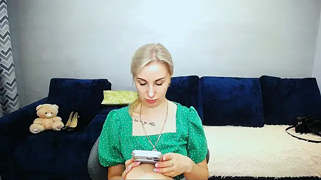 Snapshot of Hanna--Sweet chatting on July 2026 12:01:01 PM Hanna--Sweet online show from July 2026 12:01:01 PM
