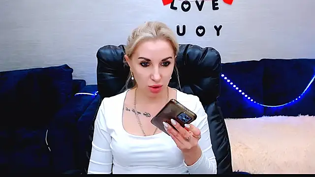 Hanna--Sweet online show from December 2025 10:28:02 AM