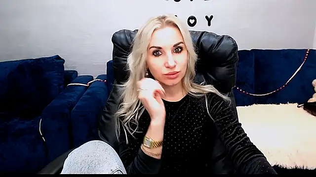 Snapshot of Hanna--Sweet chatting on December 2025 11:36:01 AM Hanna--Sweet online show from December 2025 11:36:01 AM