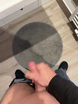 Manu1983el01 online show from February 2026 04:29:01 PM