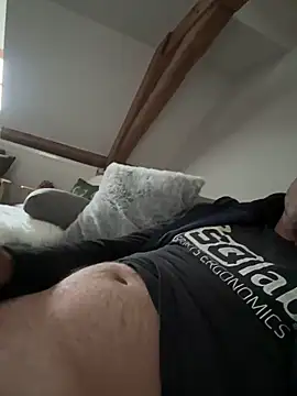 Manu1983el01 online show from April 2026 12:12:01 PM