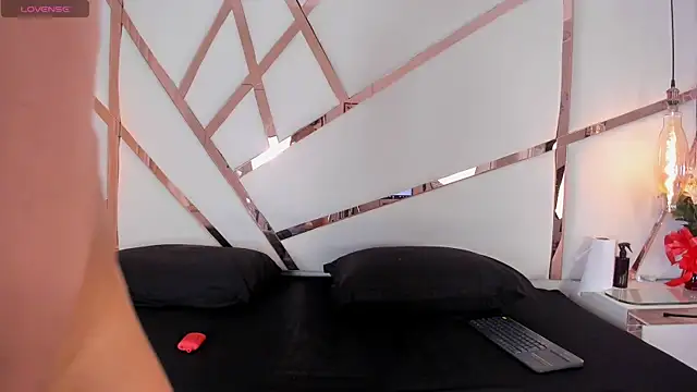 Avy rose online show from April 2026 12:07:02 PM