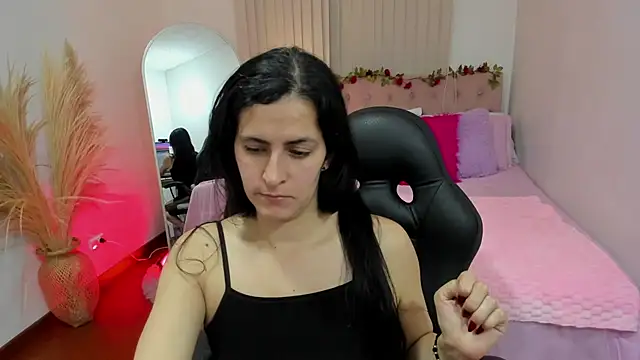 Isa Emm online show from January 2026 07:32:02 PM