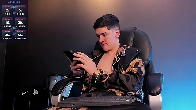 Valentino ceratti online show from December 2025 01:12:01 AM