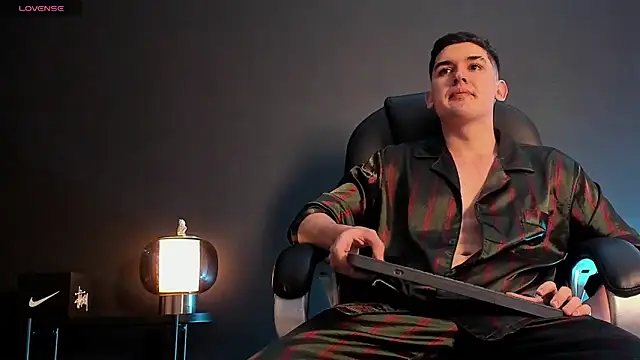 Valentino ceratti online show from December 2025 03:33:01 AM