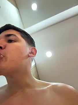 Valentino ceratti online show from December 2025 12:05:01 AM