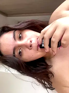 Snapshot of Miss_Laria chatting on December 2025 06:01:02 PM Miss Laria online show from December 2025 06:01:02 PM