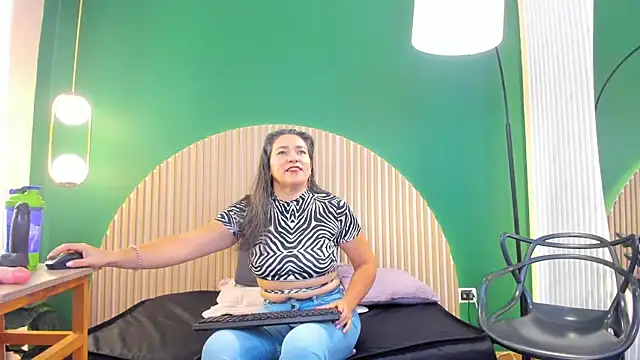 dahianeconnor online show from February 2026 12:26:01 PM