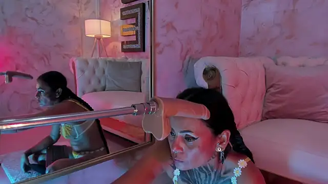 cheekybitch  online show from December 2025 01:11:02 PM