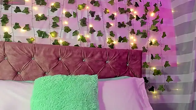 Ayla-marttinez online show from April 2026 02:28:01 AM