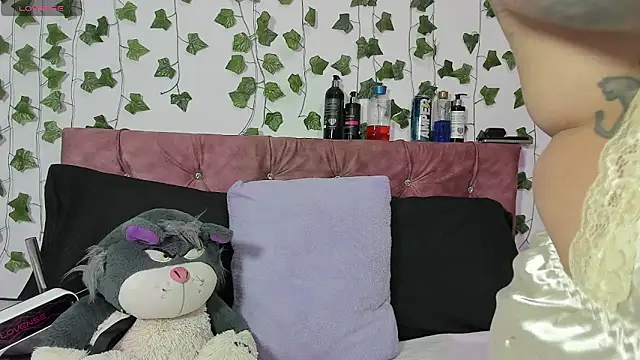 Snapshot of Ayla-marttinez chatting on July 2026 02:40:01 AM Ayla-marttinez online show from July 2026 02:40:01 AM