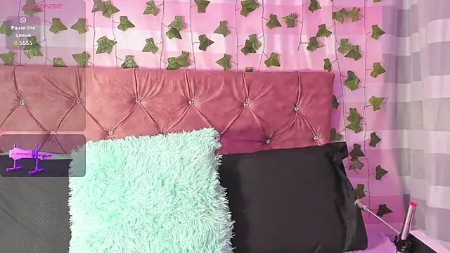 Ayla-marttinez online show from March 2026 01:05:01 AM