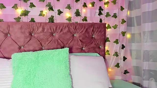 Ayla-marttinez online show from March 2026 01:11:01 AM