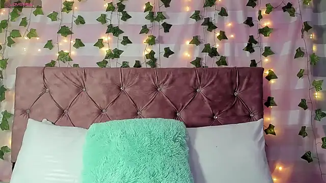 Ayla-marttinez online show from April 2026 12:45:02 AM