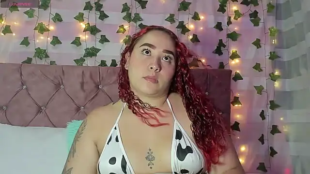 Ayla-marttinez online show from April 2026 11:01:01 PM