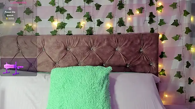 Ayla-marttinez online show from March 2026 01:33:01 AM