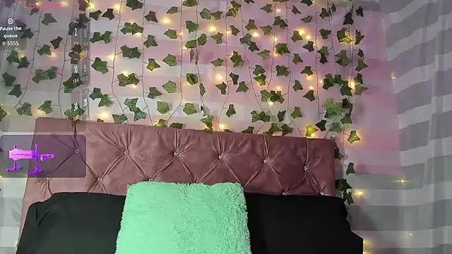 Ayla-marttinez online show from May 2026 12:41:01 AM