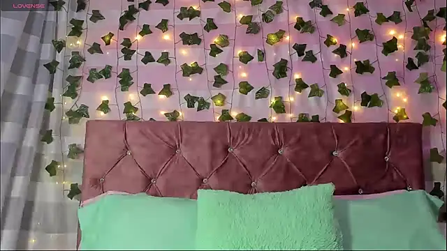 Ayla-marttinez online show from April 2026 01:21:01 AM