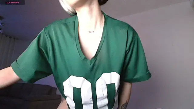 Snapshot of alina_lee chatting on April 2026 01:53:01 AM alina lee online show from April 2026 01:53:01 AM