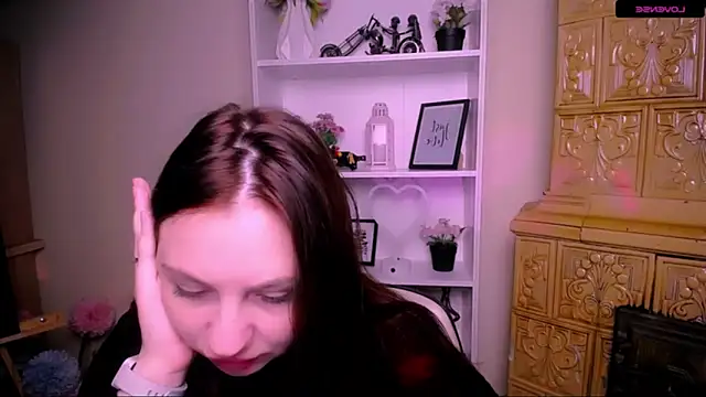 LiliaErmi online show from December 2025 05:43:01 AM