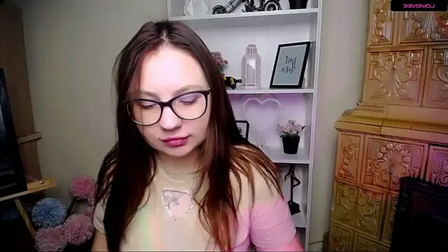 LiliaErmi online show from December 2025 09:48:01 AM