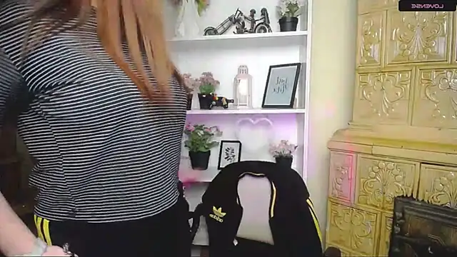 LiliaErmi online show from December 2025 06:48:02 AM