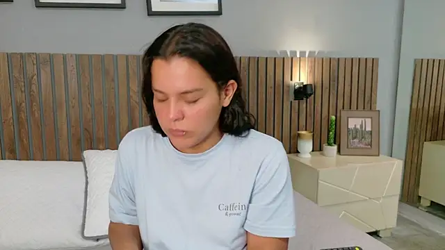 Mia Bellefort online show from April 2026 08:53:02 PM