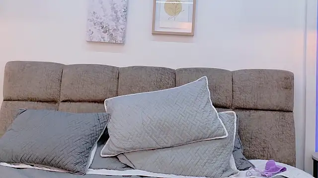 Mia Bellefort online show from March 2026 08:32:01 AM