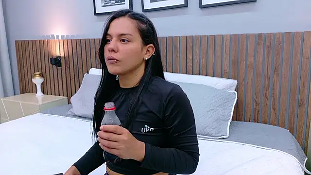 Mia Bellefort online show from March 2026 07:48:02 PM