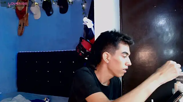 Juan Gomezz26 online show from May 2026 12:21:01 AM
