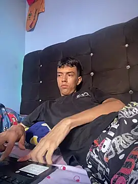 Juan Gomezz26 online show from April 2026 09:27:02 PM