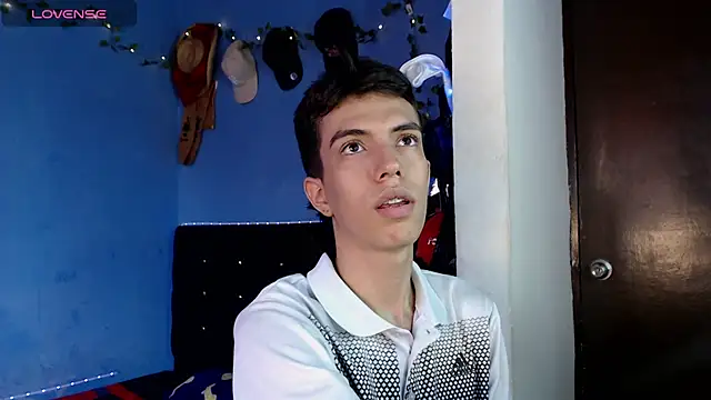 Juan Gomezz26 online show from May 2026 10:08:01 PM