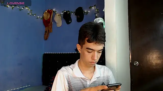 Juan Gomezz26 online show from May 2026 11:03:02 PM