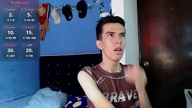 Juan Gomezz26 online show from May 2026 02:14:01 PM