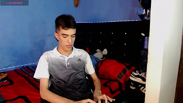 Juan Gomezz26 online show from June 2026 10:47:01 PM