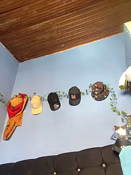 Juan Gomezz26 online show from March 2026 08:20:01 PM