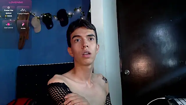 Juan Gomezz26 online show from May 2026 01:00:02 AM