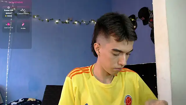 Juan Gomezz26 online show from May 2026 09:26:02 PM