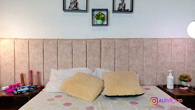 Zoehot 11 online show from March 2026 09:42:02 PM