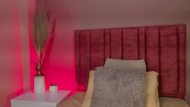 PaulinaSaint online show from February 2026 12:53:01 AM