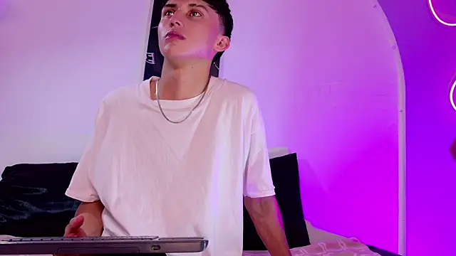 troye twink online show from December 2025 05:35:01 AM